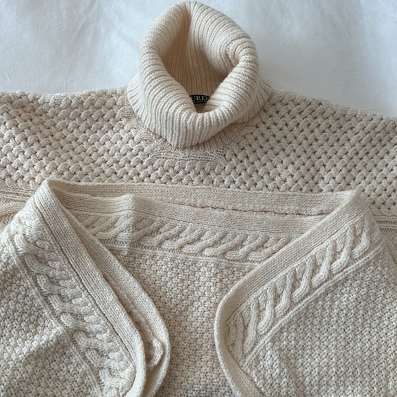 Ralph Lauren Cable Knit Poncho Cape - Picture 6 of 7